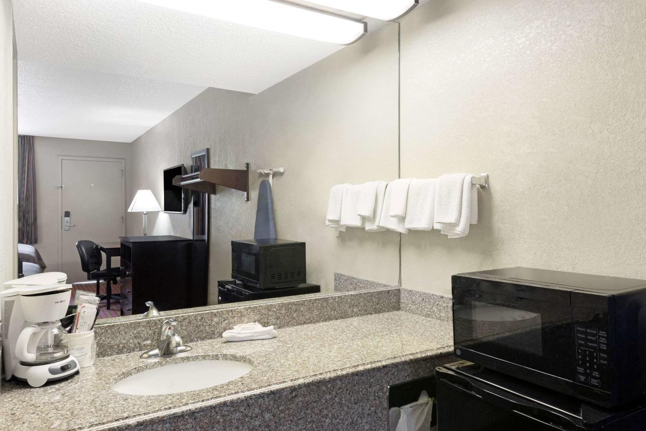 Super 8 By Wyndham Ruston Motel Dış mekan fotoğraf